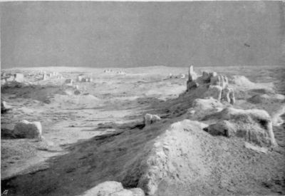 S.E. Portion of Zaidan City, showing how it disappears under distant sand accumulations. S.E. Portion of Zaidan City, showing how it disappears under distant sand accumulations.