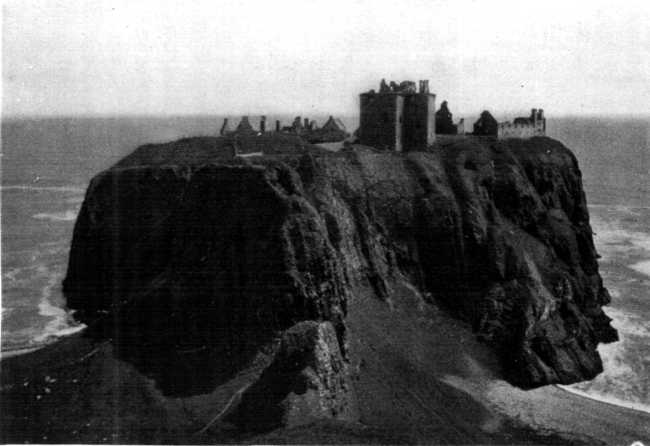 DUNNOTTAR CASTLE, STONEHAVEN, NEAR ABERDEEN. DUNNOTTAR CASTLE, STONEHAVEN, NEAR ABERDEEN.