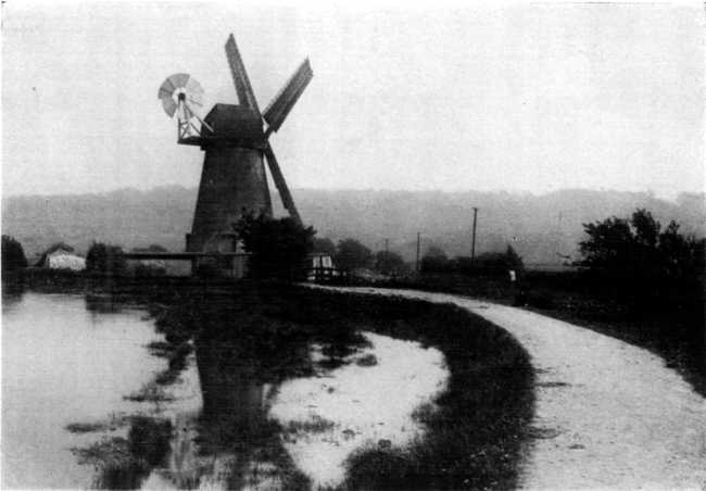 WINDMILL NEAR ARUNDEL, SUSSEX. WINDMILL NEAR ARUNDEL, SUSSEX.