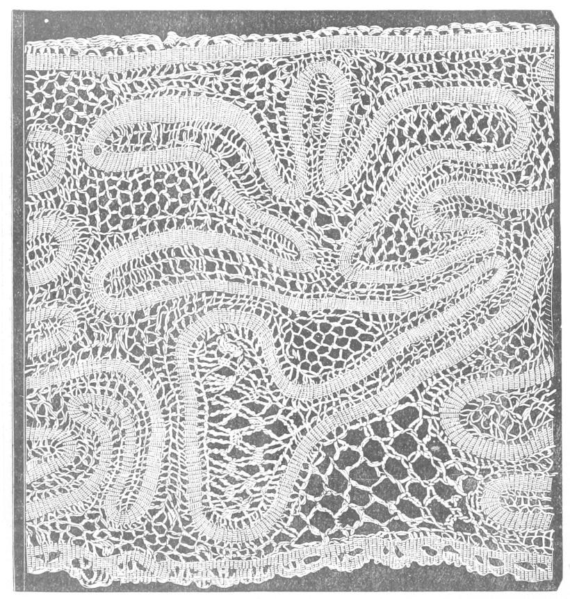 Lace with sinuous worked band Lace with sinuous worked band