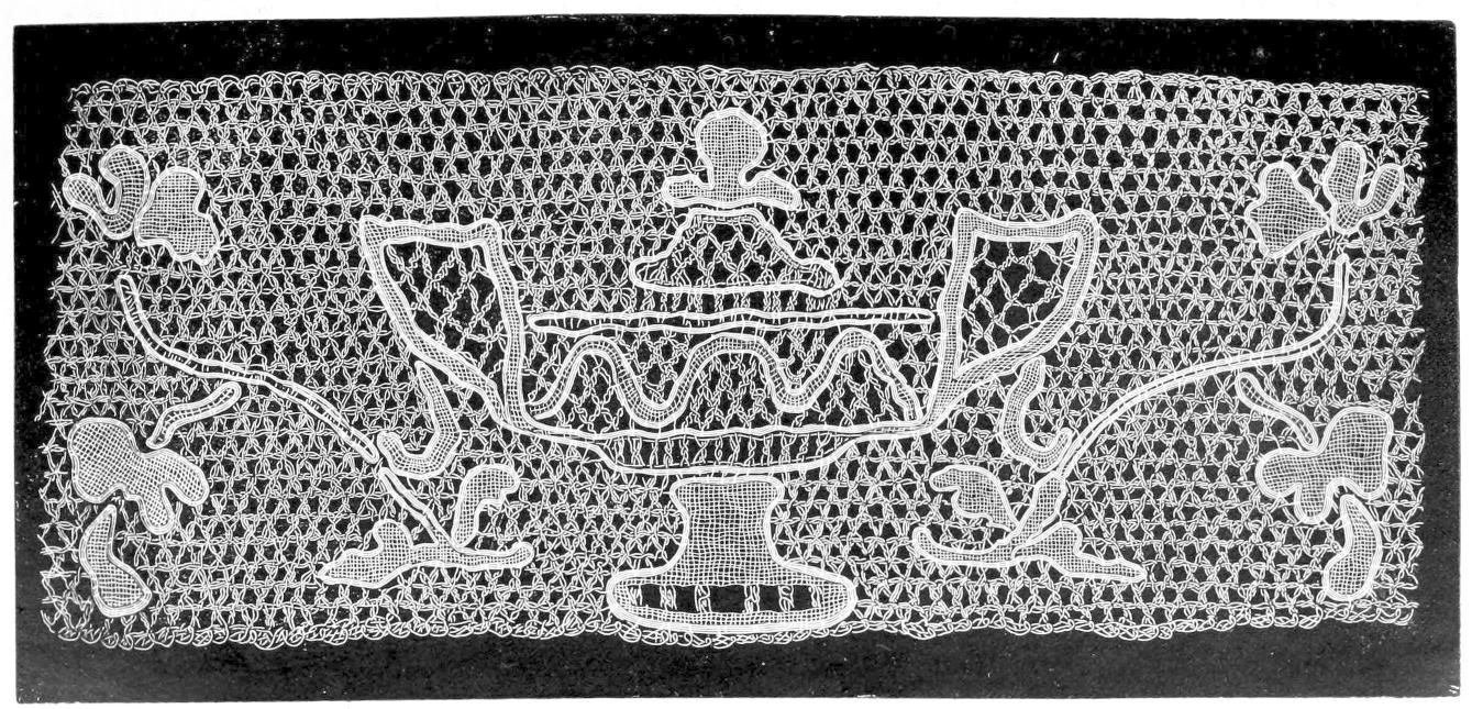 Lace depicting pot like a serving bowl Lace depicting pot like a serving bowl
