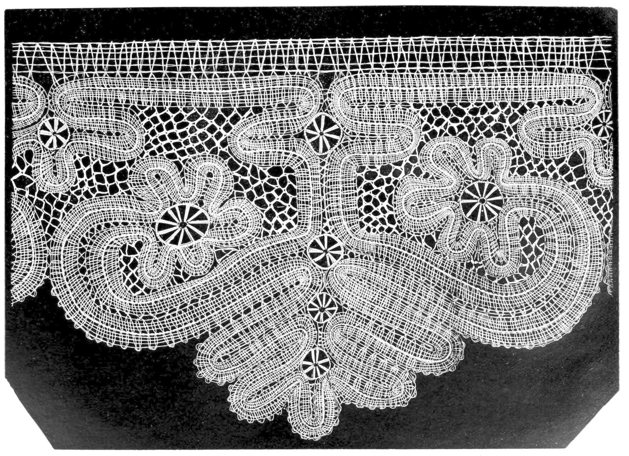Lace with zigzag trail Lace with zigzag trail