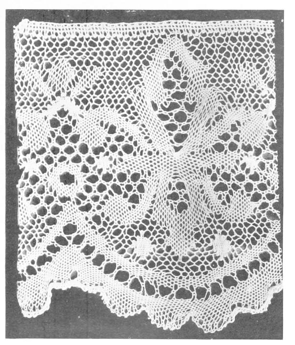 Loose net, motif similar to fleur-de-lys Loose net, motif similar to fleur-de-lys