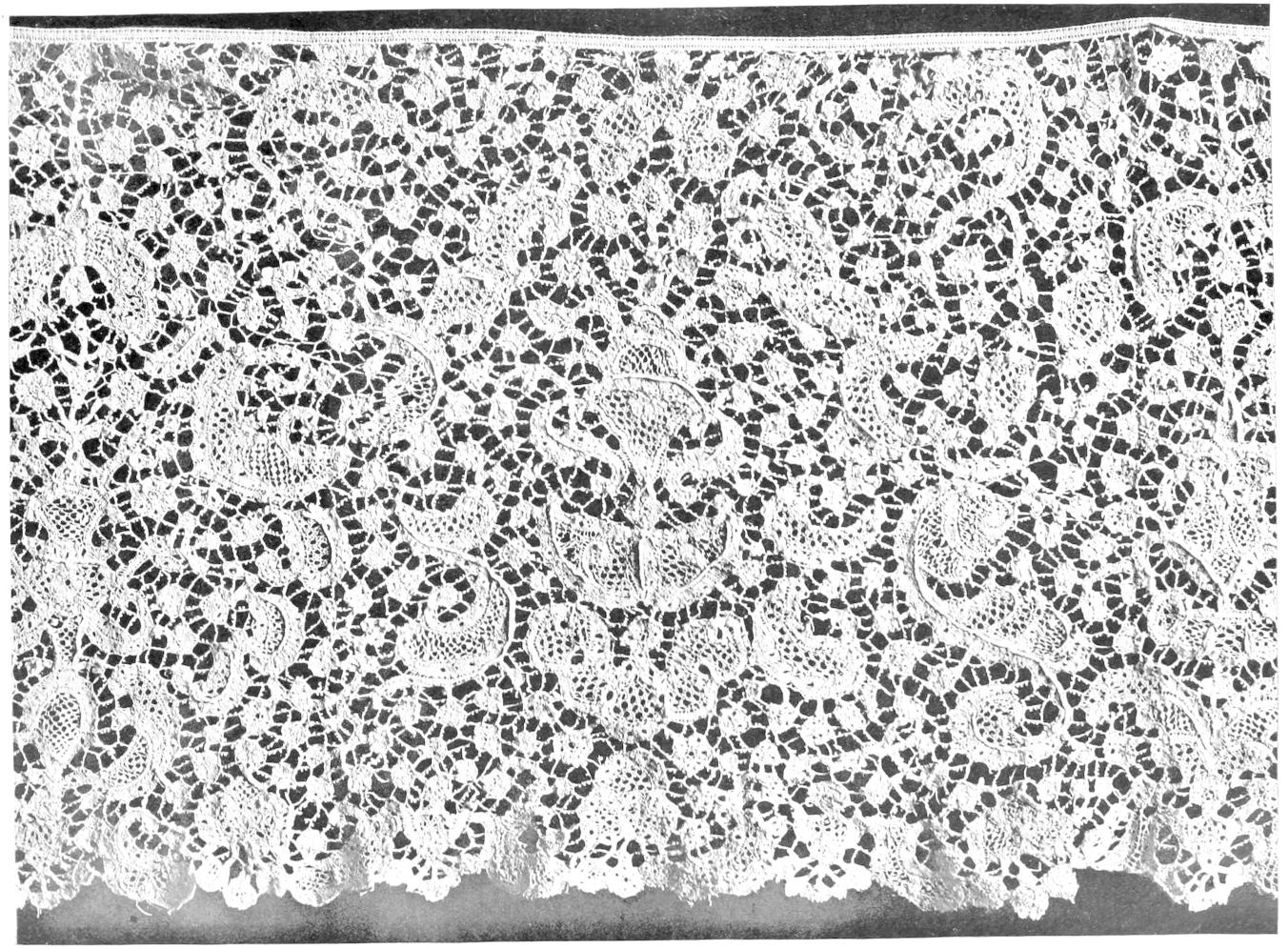 Lace with many small polygons between     main motifs