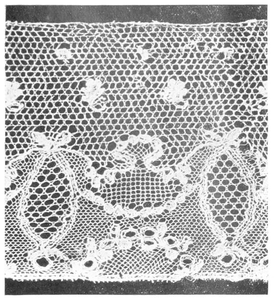 Lace with loose ground and leaves Lace with loose ground and leaves