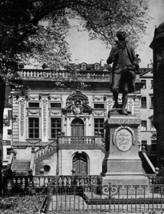 Monument of the young Goethe in the Naschmarkt Monument of the young Goethe in the Naschmarkt