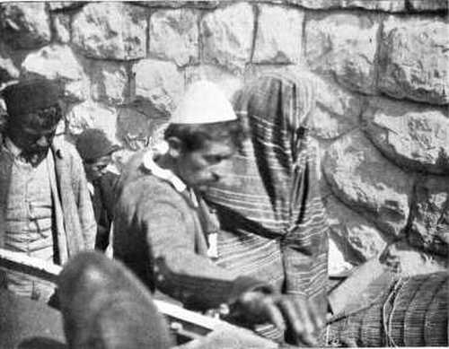 DISEMBARKATION OF A TURKISH BRIDE. DISEMBARKATION OF A TURKISH BRIDE.