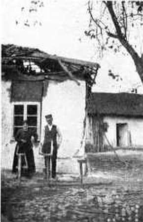 HOUSE NEAR THE ARSENAL DAMAGED BY BOMBS. HOUSE NEAR THE ARSENAL DAMAGED BY BOMBS.